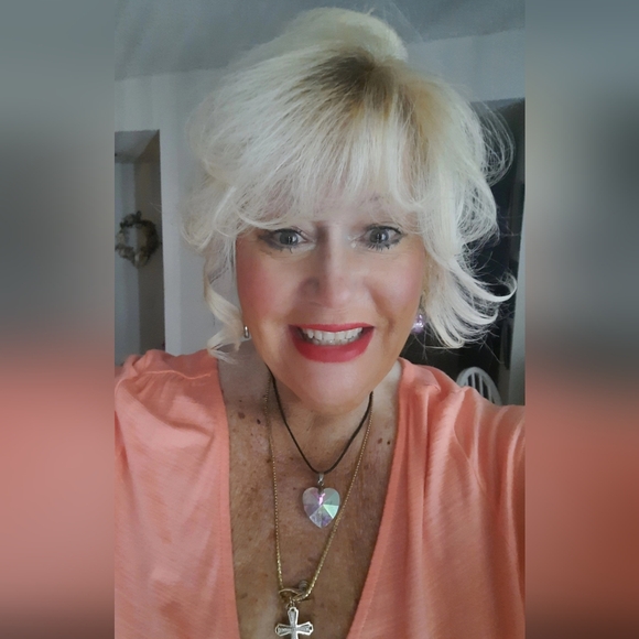 Meet your Posher, Renee' - Picture 9 of 10